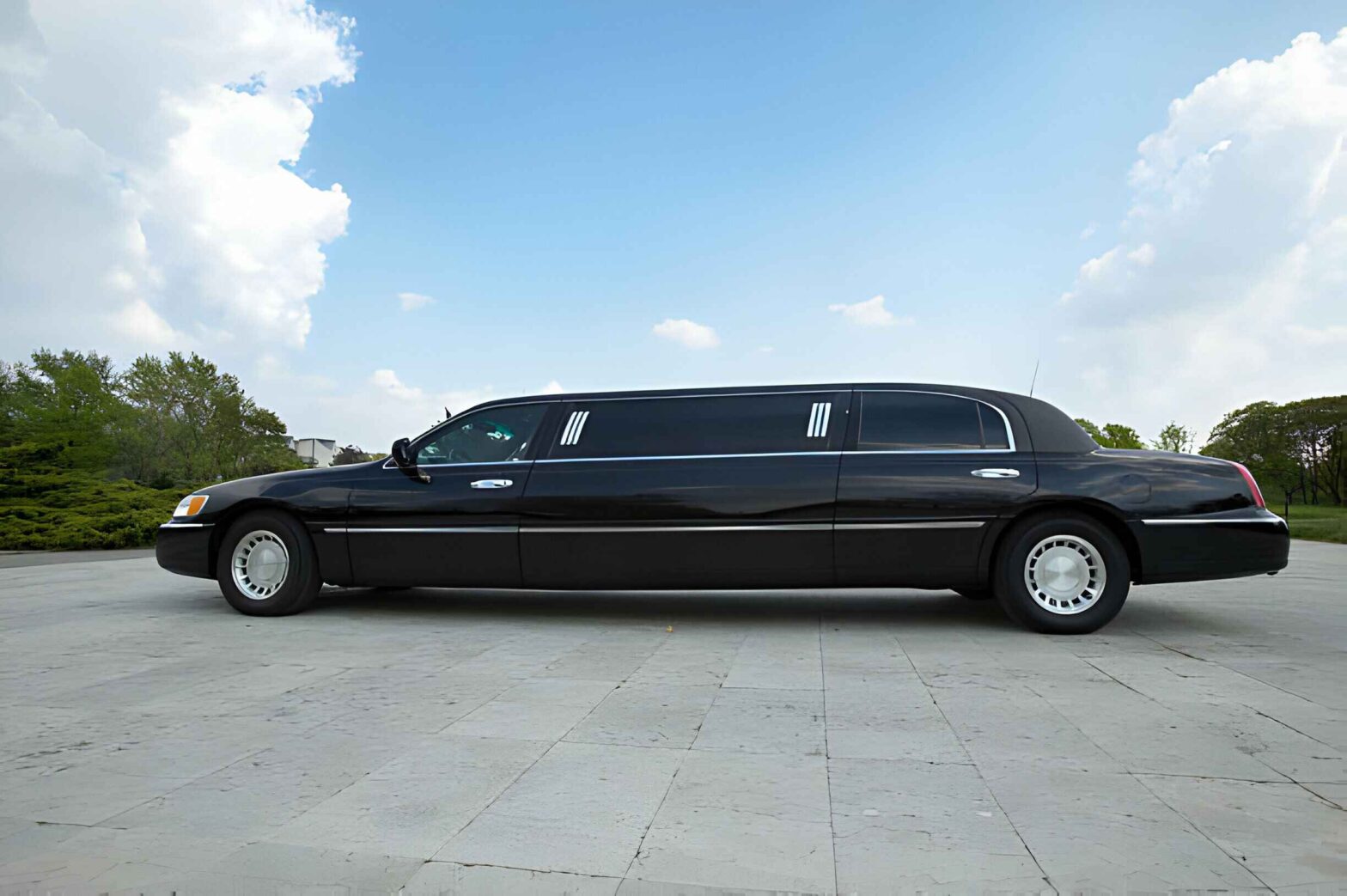 Elevate Your Experience Choosing the Best Limo Company in Chicago